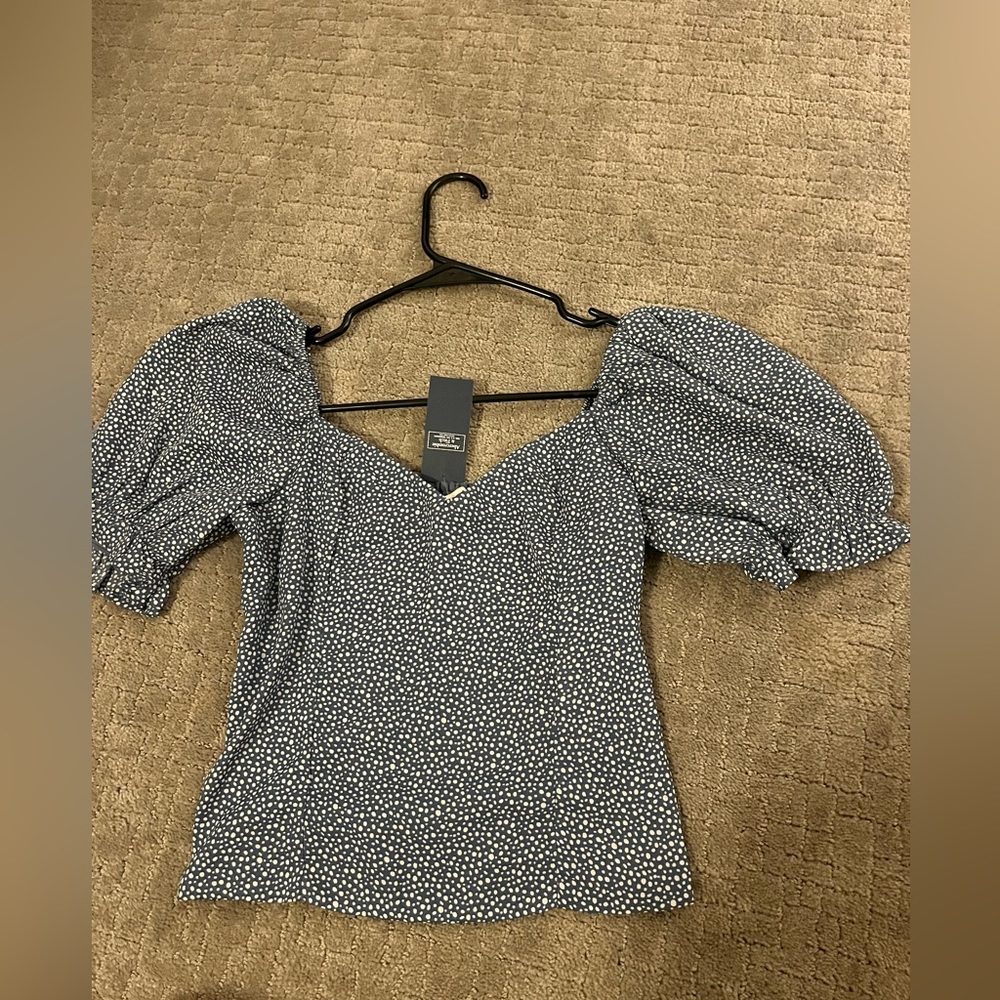 navy size small abercrombie and fitch top